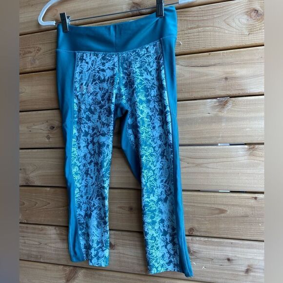 Under Armour Compression Heat Gear Capris/Leggings - Picture 2 of 6